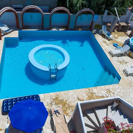 Veronika Apartamento *