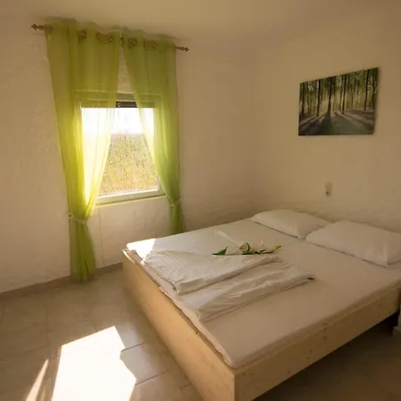 Veronika Apartamento *