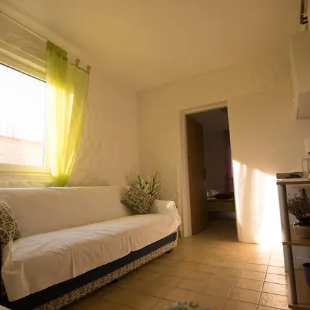 Veronika Apartment Nin