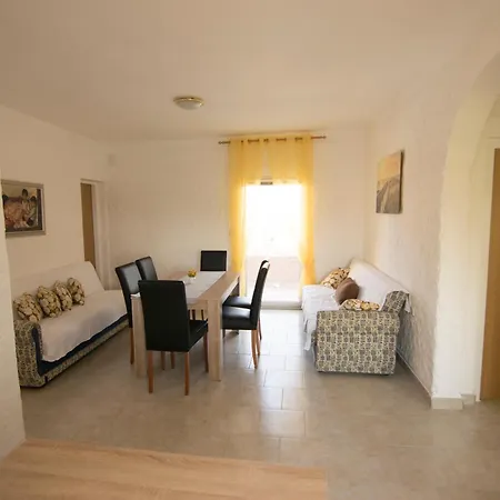 Veronika Apartment Nin