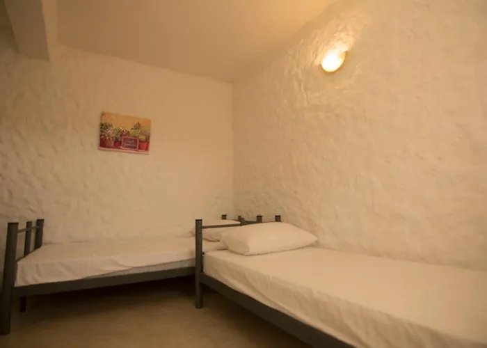 Veronika Apartman Nin