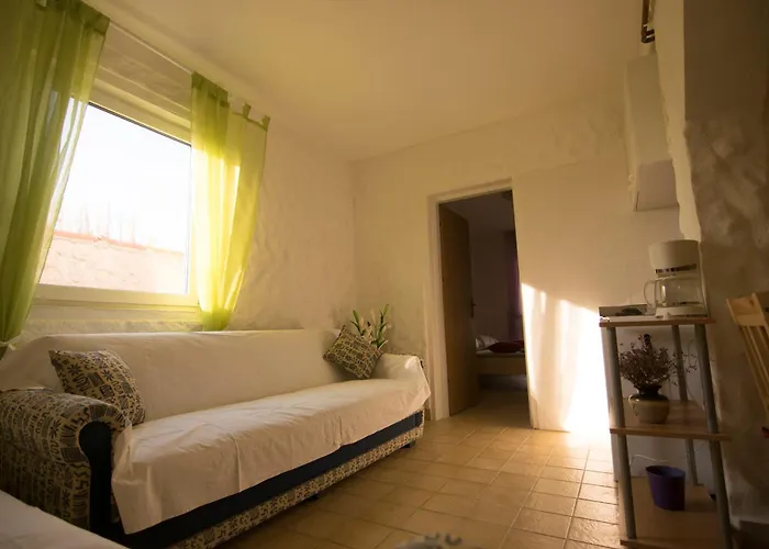 Veronika Apartman Nin